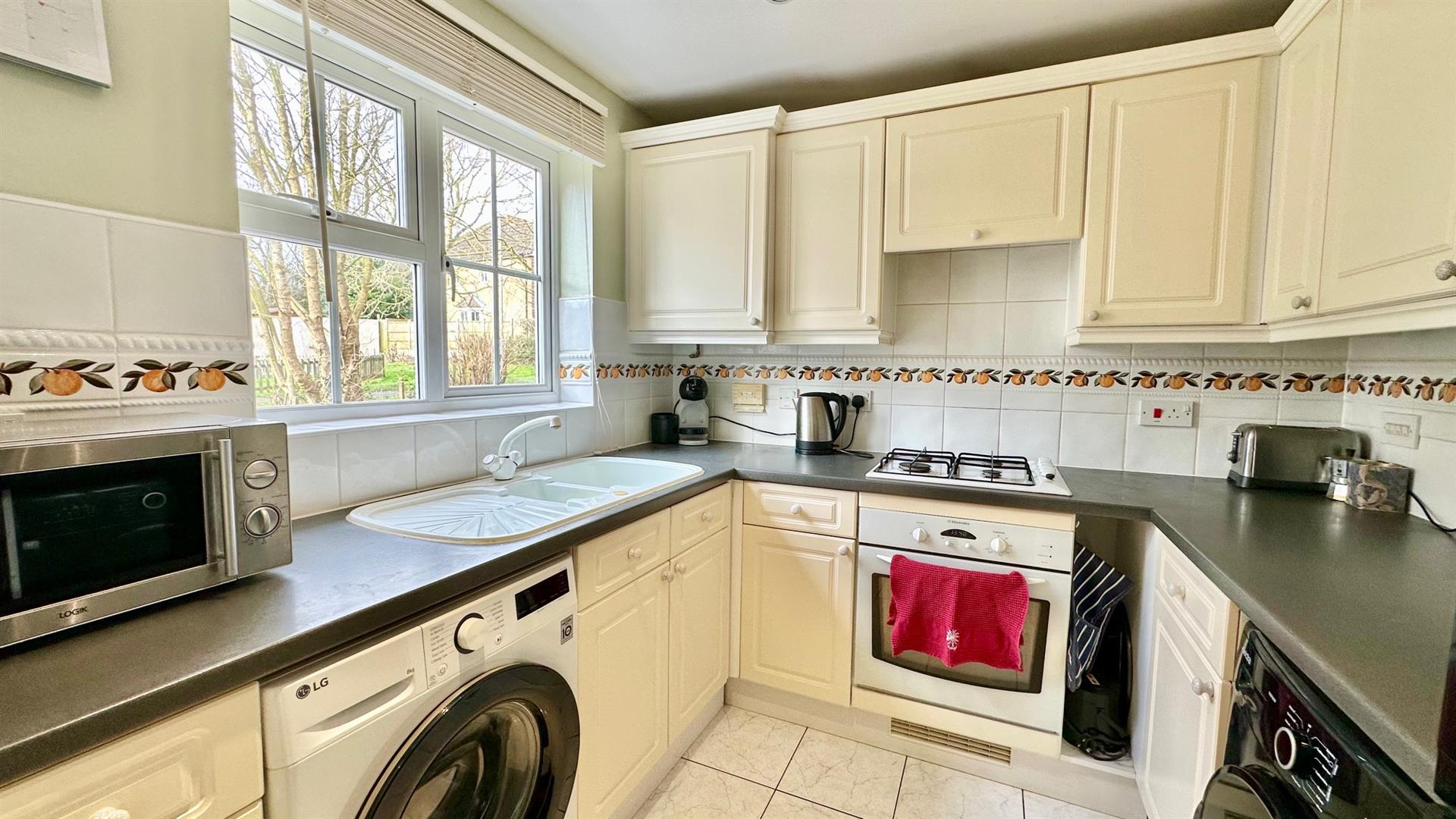 3 bed property in Ticehurst Close, Hastings